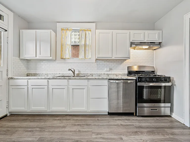 139 Sumner Ave — Photo 11