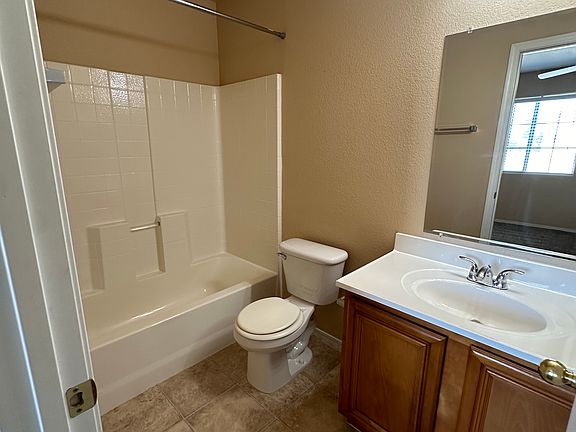 4th image of 2834 E Tracy Ln Unit 1