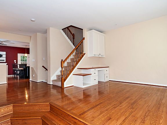 02_Foyer to Living Room