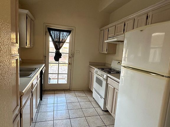4th image of 380 Jardin Bello Ave