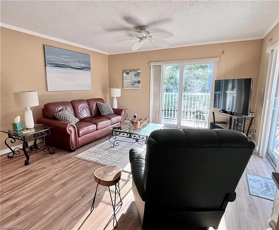 2 bed, 2.0 bath, 1010 sqft, $4,500 — Photo 2