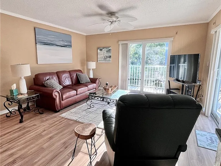 256 Palm Dr #6 — Photo 2