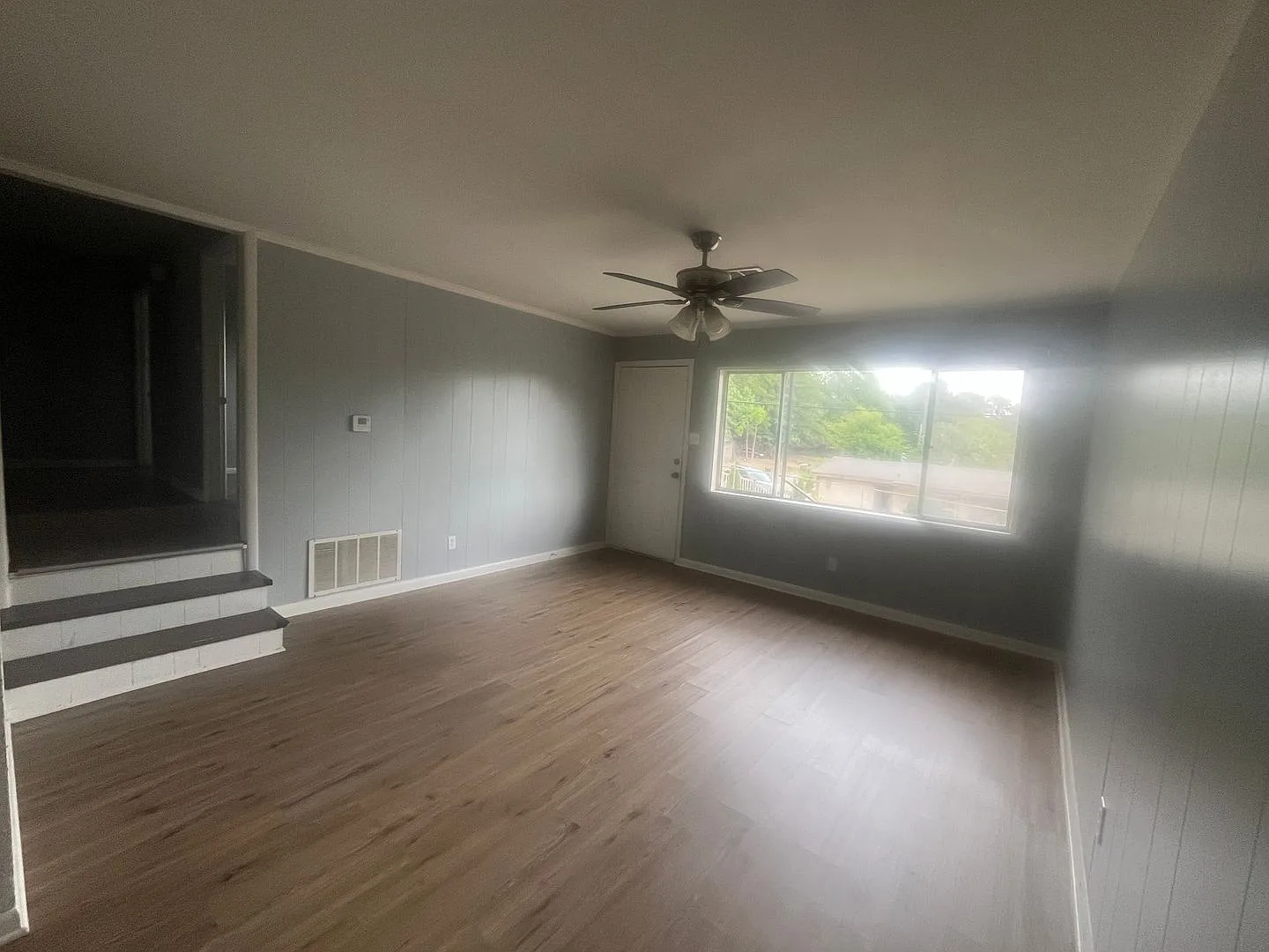 Nice & Clean 3 Bedroom 1 Bath Home Off John Barrow -Available Now! — Photo 4
