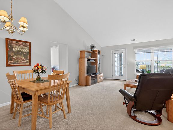 5th image of 773 W Barrington Cir