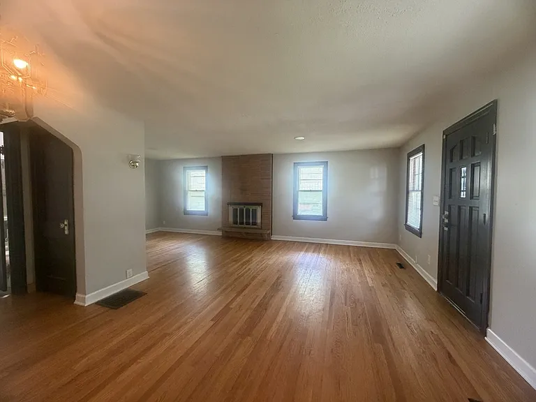 515 W Southside Blvd — Photo 5