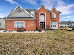 6827 Anna Dr, Belleville, MI 48111