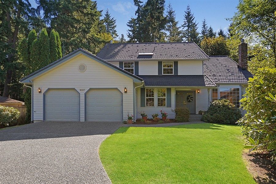 1st image of 16227 NE 113th Ct