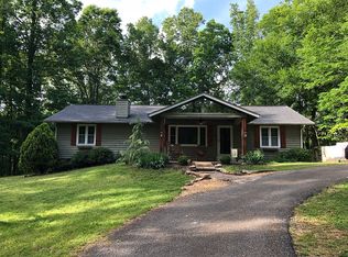 611 Vaughn Rd, Newnan, GA 30265