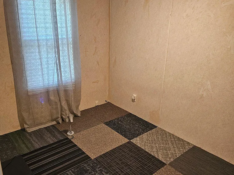 End bedroom