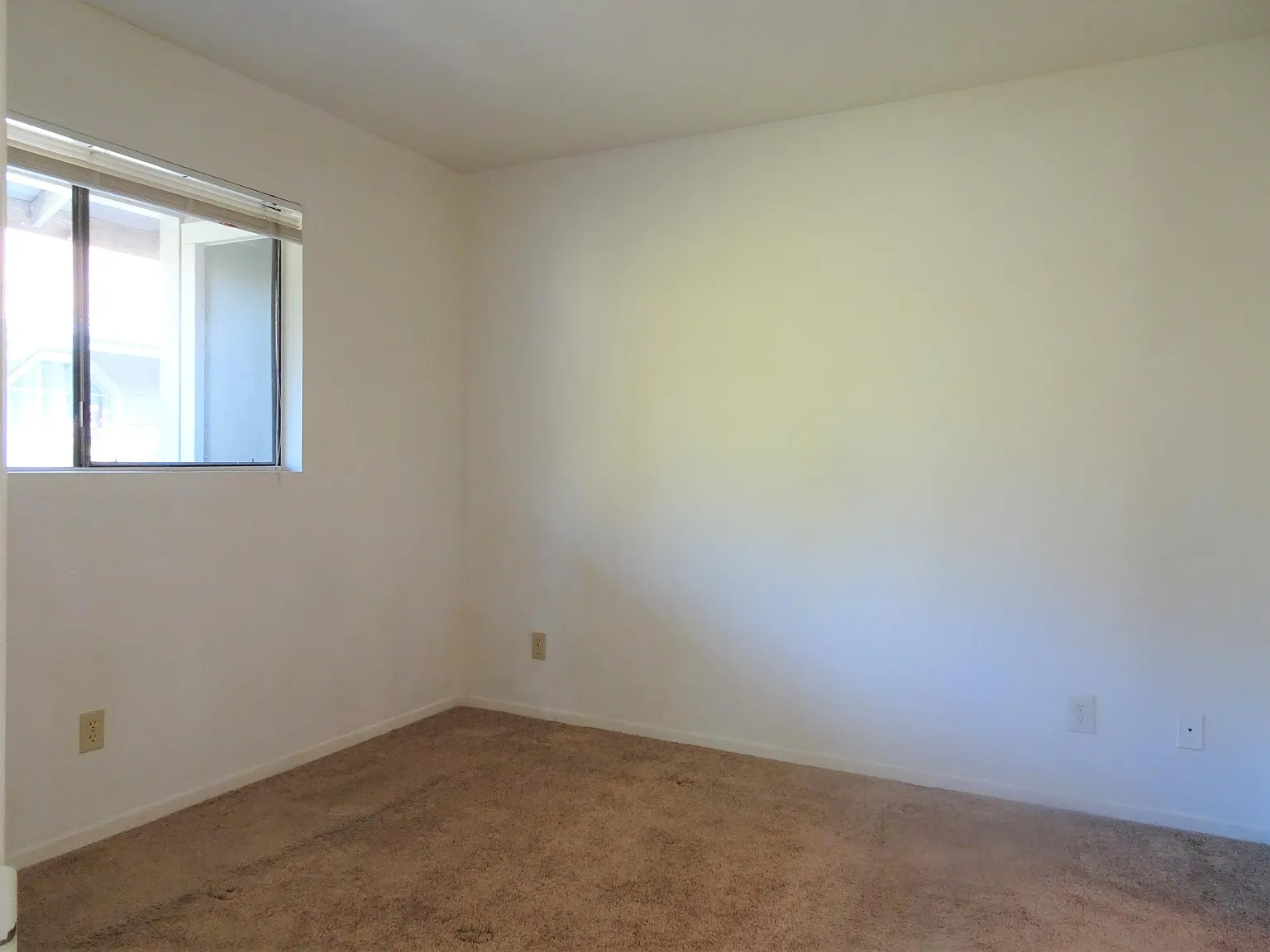 209 W Cota Street — Photo 3