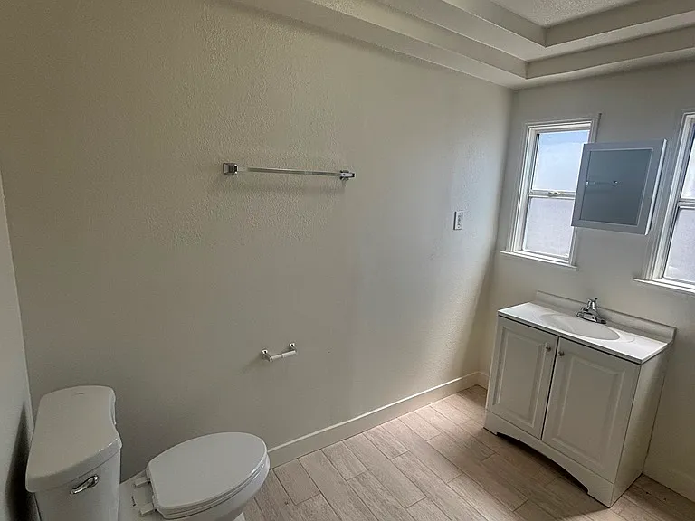 5158 Denker Ave — Photo 17