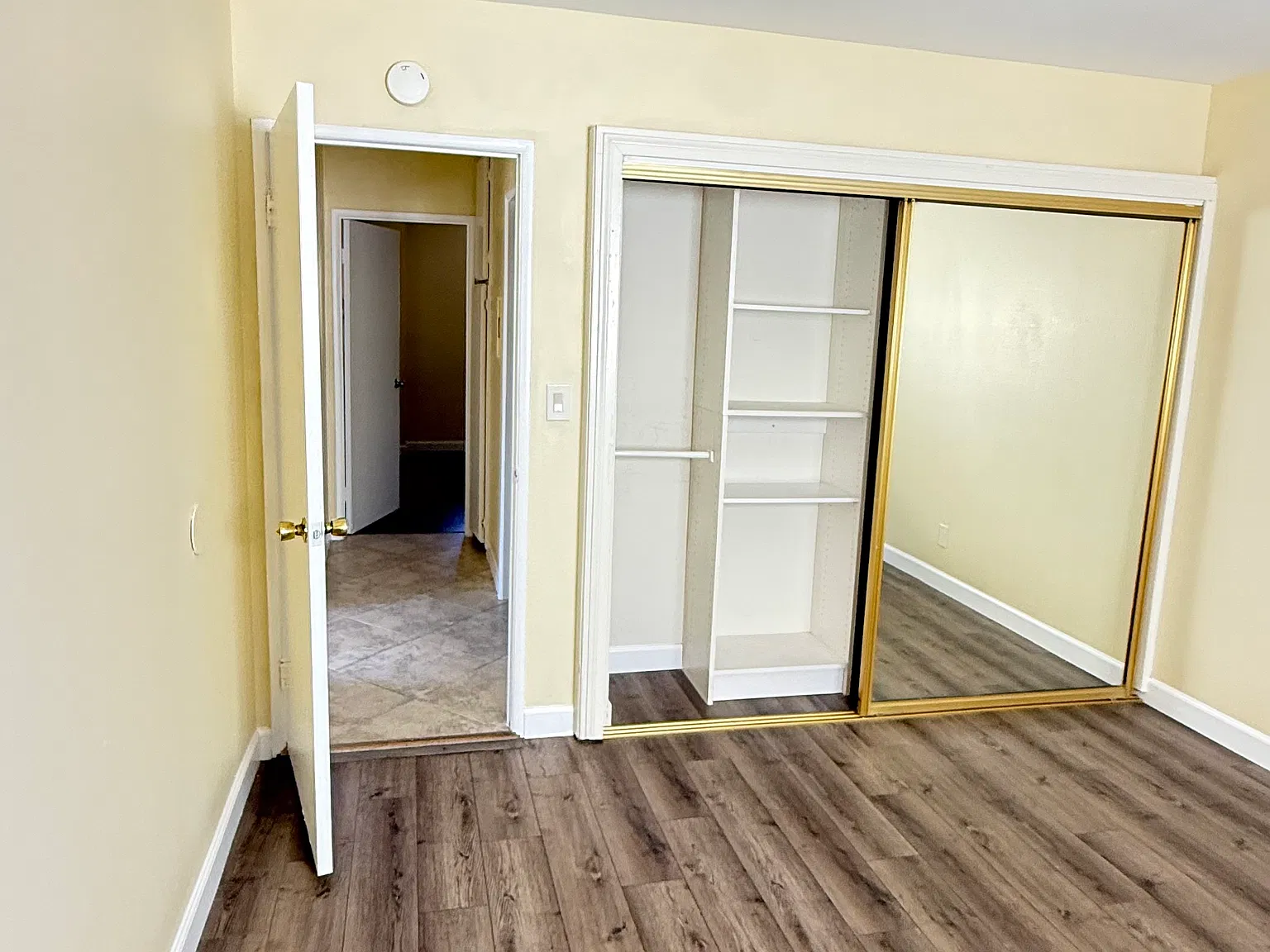 2 bed, 850 sqft, $2,500 — Photo 3