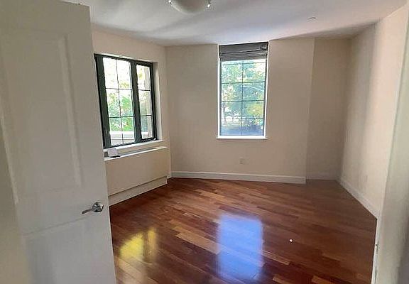 2nd image of 83-30 Kew Gardens Rd #4HG