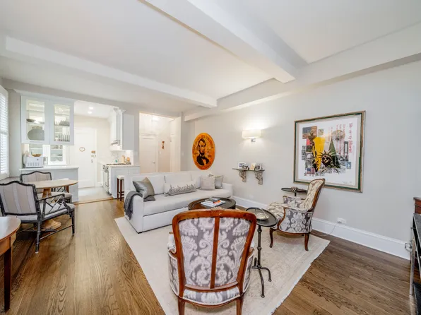 425 East 51st Street image 1 of 4