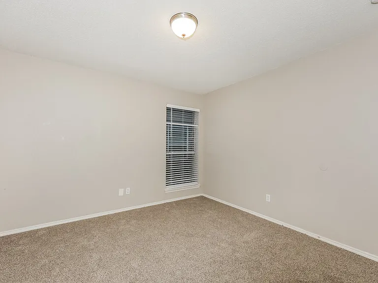 2844 Claremont Dr — Photo 13