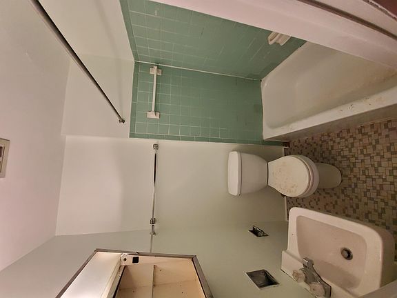 4th image of 97 Columbia St APT 6