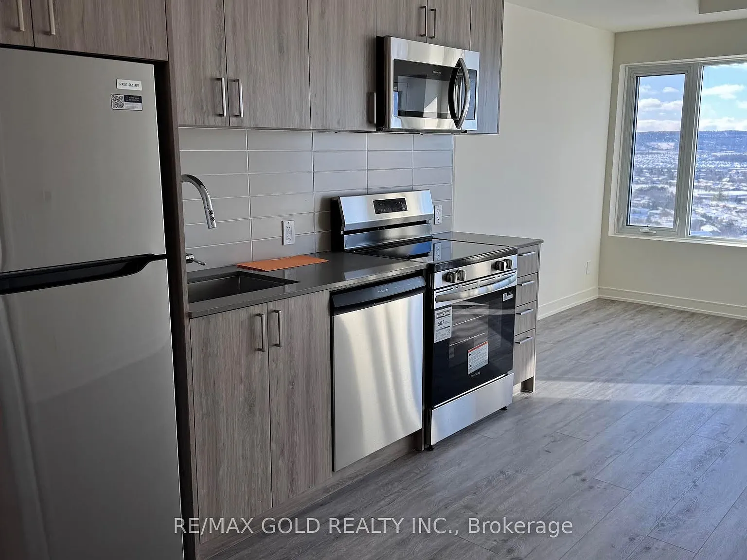 8020 Derry Rd — Photo 3