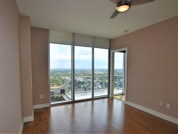 4th image of 610 E Market St Unit 3113