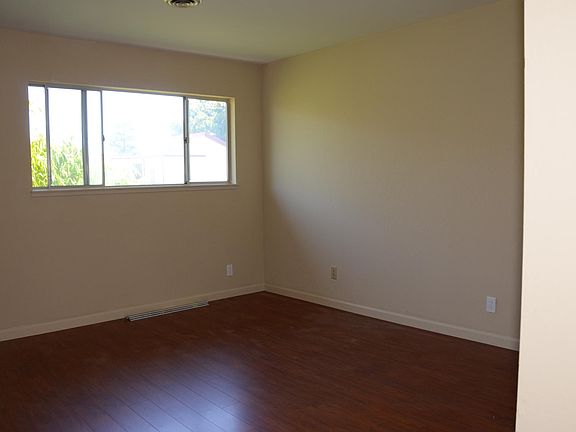 5th image of 216 Grand Blvd APT 4
