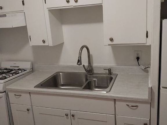 5th image of 1535-1565 Safford St #5