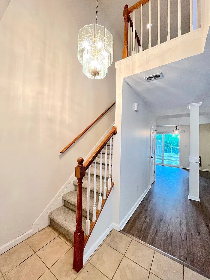 3 bed, 2.5 bath, 1432 sqft, $2,150 — Photo 2