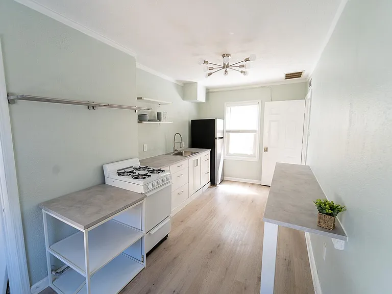 402A Sample St — Photo 1