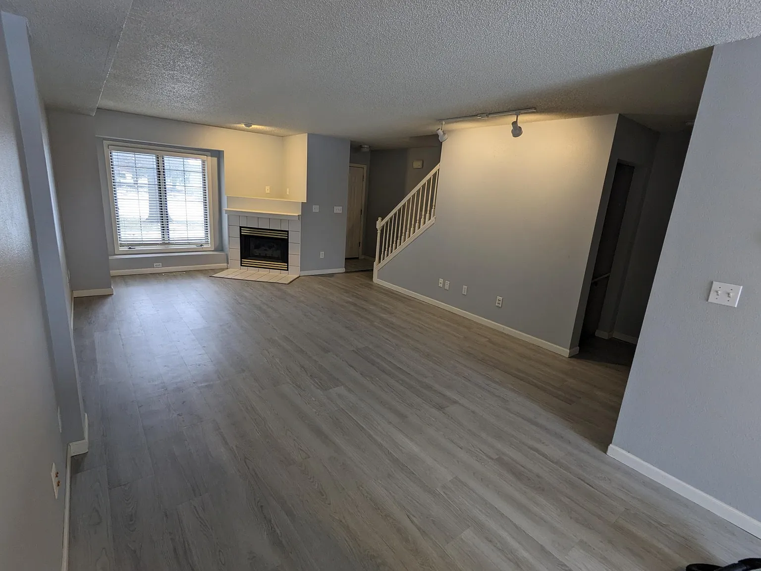 1811 Earl Rd — Photo 2