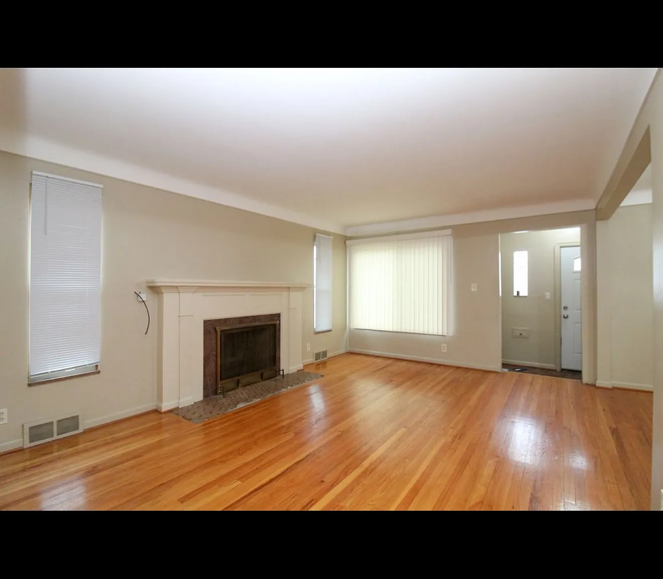 3 bed, 1444 sqft, $2,000 — Photo 3