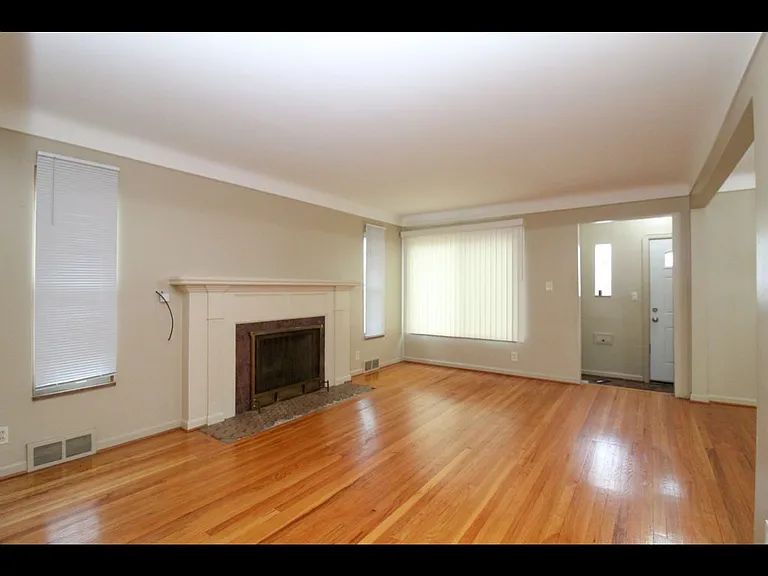 7907 W Morrow Cir — Photo 3