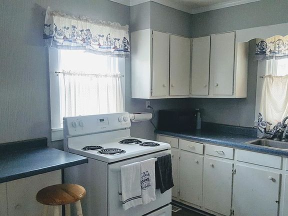 3rd image of 1345 Hugh Dr