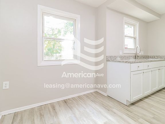 1458241_005_dining_room_13835614.jpg