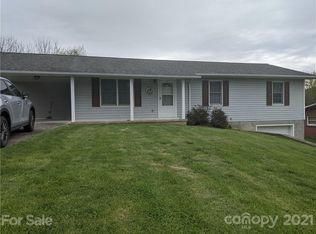 27 Club View Dr, Waynesville, NC 28786