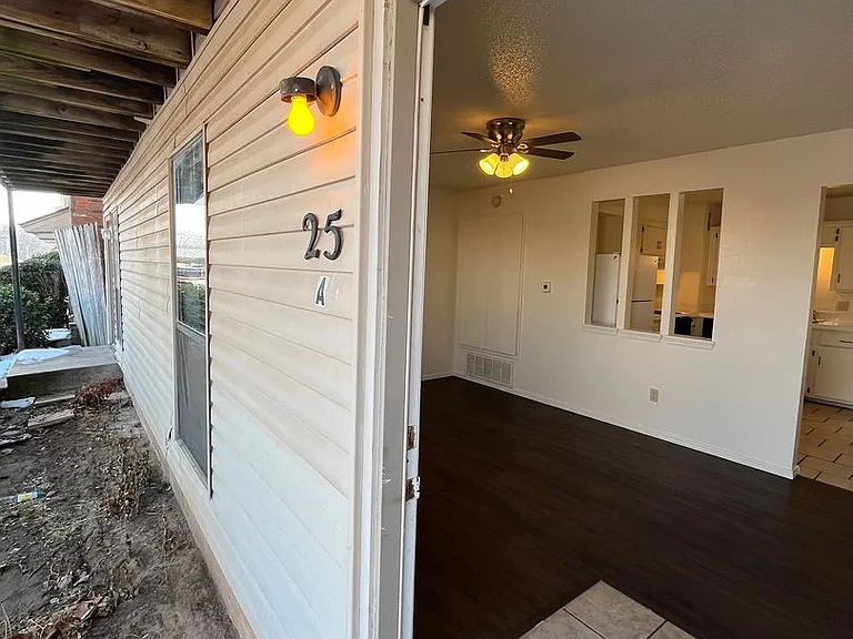 1901 E Lindsey St — Photo 13