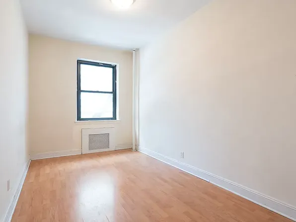 1295 3rd Avenue image 4 of 5