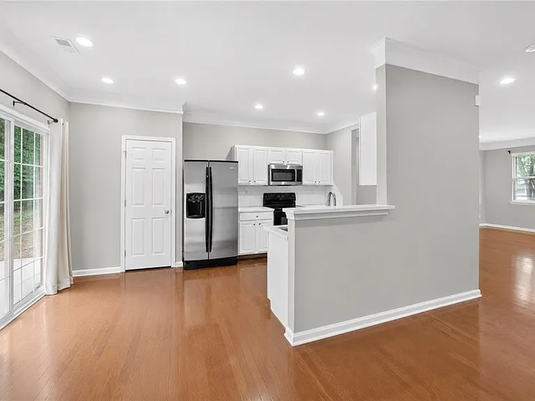 559 Windstone Trl — Photo 4