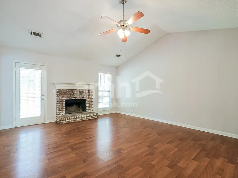 1633 Amalie Dr — Photo 8