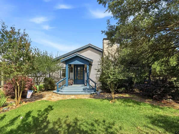 702 Noonday Rd, Chandler, TX 75758
