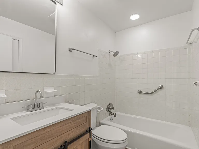 Summercrest Apartments — Photo 10