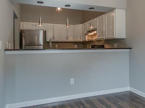 5th image of 272 Lake Chateau Dr