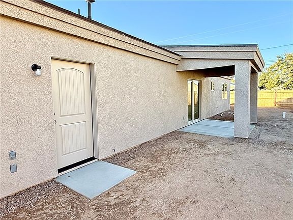 3rd image of 2445 E Hearne Avenue