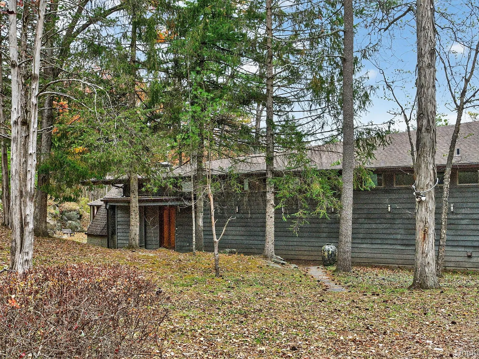 3 bed, 4.0 bath, 3330 sqft, $6,500 — Photo 1