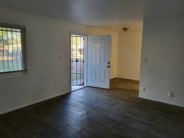 5229 N 59th Dr #1 — Photo 7