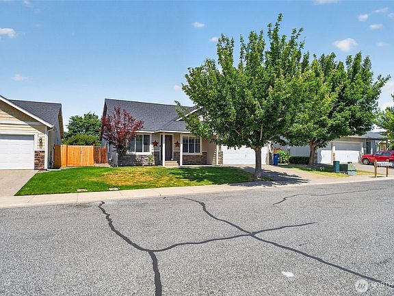 3rd image of 107 W 26th Avenue