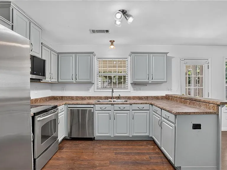 325 Shadowbrooke Cir — Photo 9