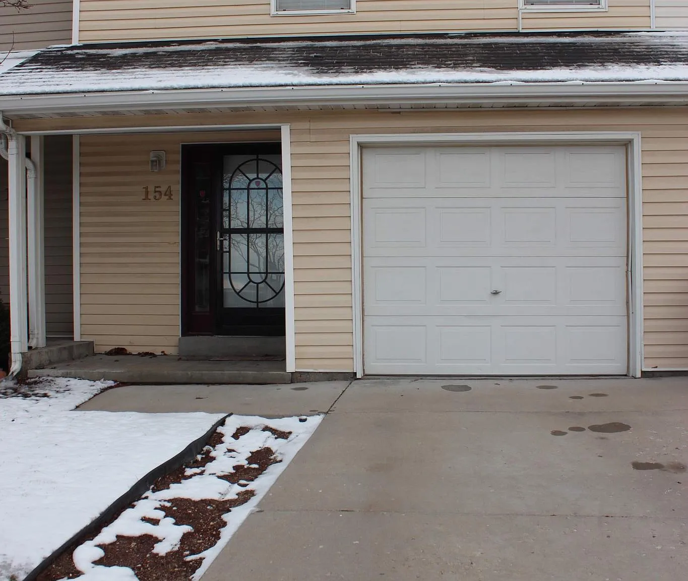 3 bed, 1.5 bath, 1206 sqft, $2,100 — Photo 2