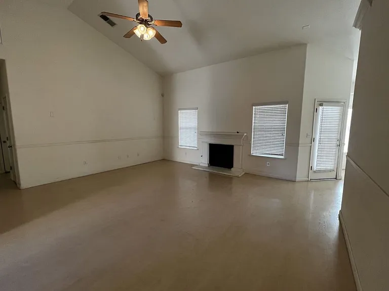 2142 N Arbor Ave — Photo 3