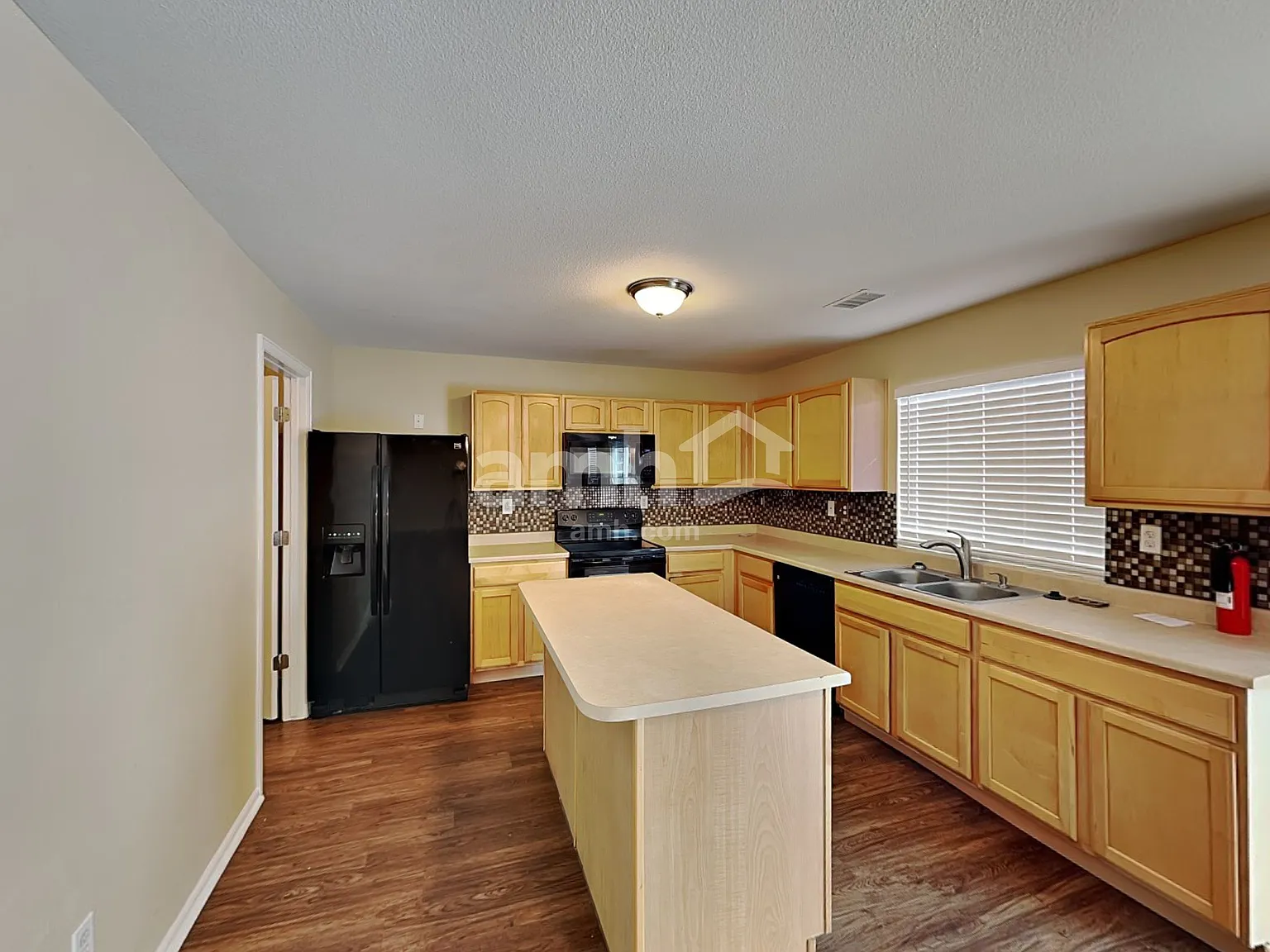 4 bed, 2.5 bath, 2718 sqft, $3,315 — Photo 3