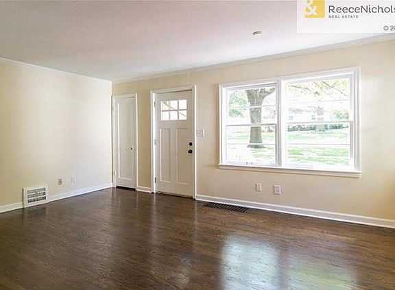 3rd image of 6801 Roe Ave