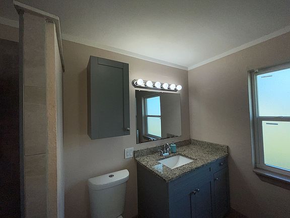 5th image of 2420 Franklin St #5