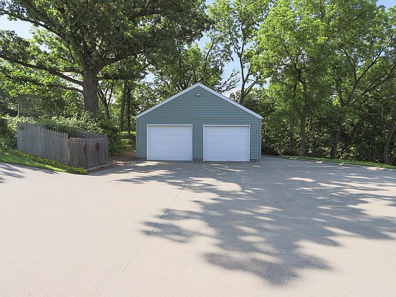 4th image of 19518 Grand Ave